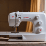 cómo decorar una mesa de máquina de coser