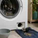 ¿Por qué la lavadora no desagua y se queda con agua dentro?